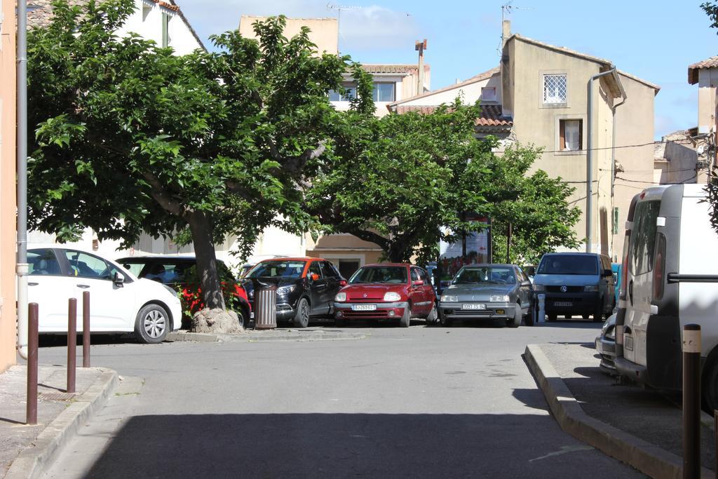 Studio De Charme Avec Sa Terrasse En Plein Coeur De Ville LʼIsle-sur-la-Sorgue Exterior foto